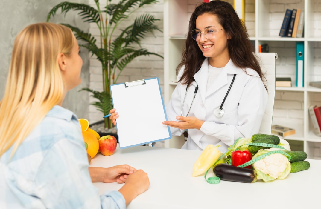 Nutritionist consulting with patient about healthy eating and wellness
